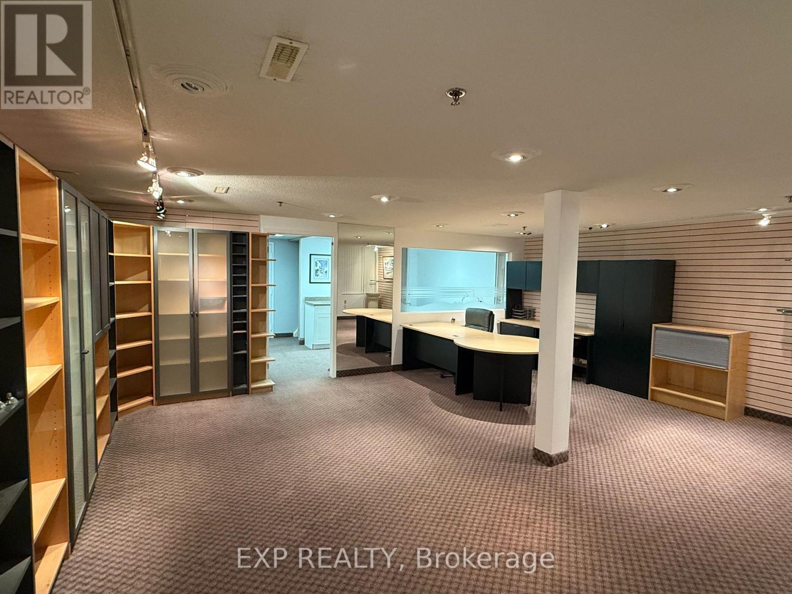 Commercial Sale in Richmond Hill (Beaver Creek Business Park) 3