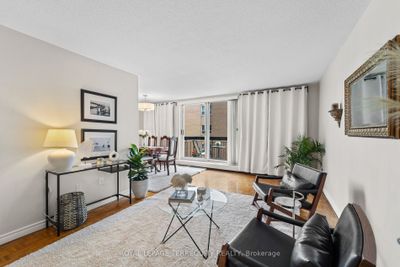 301 - 895 Kennedy Rd, Condo with 3 bedrooms, 2 bathrooms and 1 parking in Toronto ON | Image 1