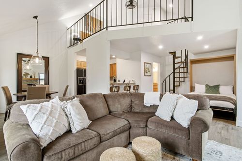 17-2100 Canyons Resort Dr, Park City, UT, 84098-6553 | Card Image