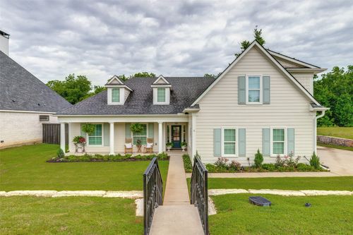915 Waterloo Lake Dr, Denison, TX, 75020-5400 | Card Image