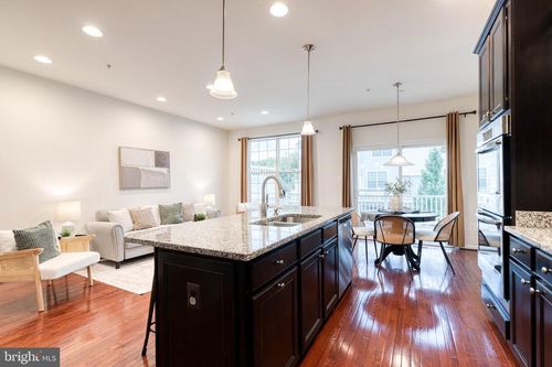 7951 Silver Oak Rd, HANOVER, MD, 21076-2052 | Card Image