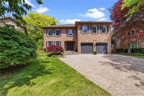 1113 Valleywood Court, Oakville, ON, L6M2C4 | Card Image