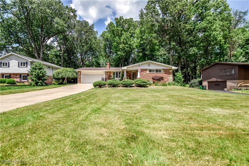 3031 S Oak Hill Rd, Silver Lake, OH, 44224-3819 | Card Image