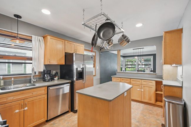 15-web-or-mls-Como Ave-1106-015.jpg | Image 10