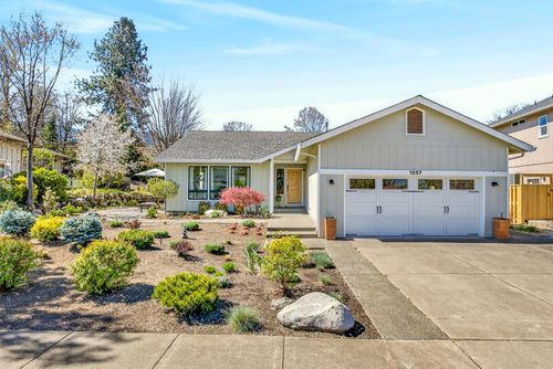 1057 Oak Knoll Dr, Ashland, OR, 97520-3700 | Card Image
