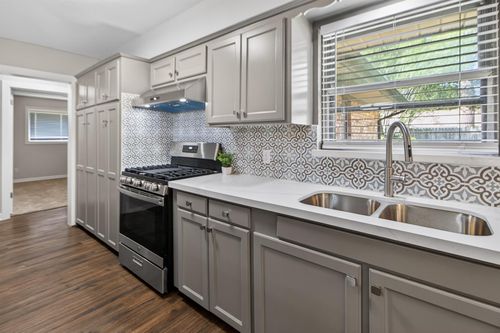 2027 Ottawa Ln, Houston, TX, 77043-2412 | Card Image