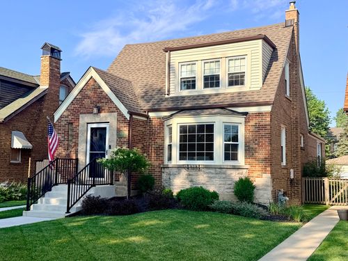 9439 S Saint Louis Ave, Evergreen Park, IL, 60805-2219 | Card Image