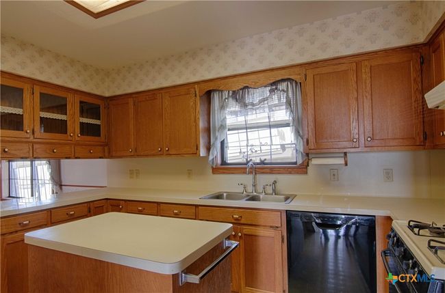 11552 Fm 1383, Home with 3 bedrooms, 2 bathrooms and null parking in Schulenburg TX | Image 10