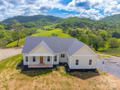 70 Knox Best Street, Clyde, NC, 28721 | Card Image