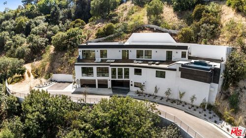 3935 Hopevale Drive, Sherman Oaks, CA, 91403 | Card Image