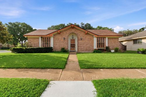 303 N Forest Blvd, Houston, TX, 77090-4747 | Card Image