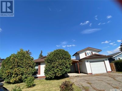 82 Hillbrooke Dr, House other with 3 bedrooms, 3 bathrooms and null parking in Yorkton SK | Image 2