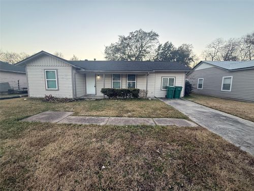 2227 Westway St, Orange, TX, 77630-7623 | Card Image