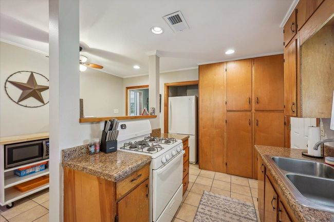 1945 N 23 Rd St, House other with 3 bedrooms, 2 bathrooms and null parking in Beaumont TX | Image 14