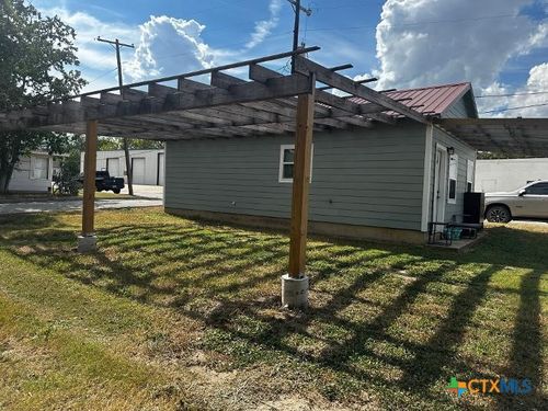 b-1607 N Saint Joseph St, Gonzales, TX, 78629-2330 | Card Image