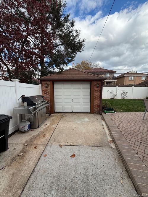 5335 192nd St, Fresh Meadows, NY, 11365-1232 | Card Image