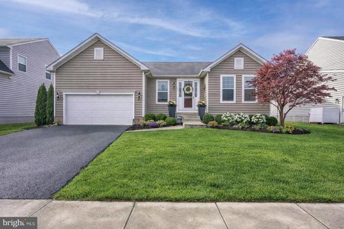 128 Sparkling Brook Rd, RANSON, WV, 25438-4037 | Card Image