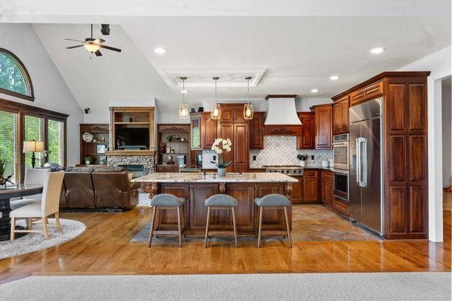 8127 Lone Elm Rd, House other with 5 bedrooms, 5 bathrooms and null parking in Lenexa KS | Image 11