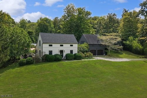 2 Schoolhouse Ln, Lebanon, NJ, 08833-4405 | Card Image