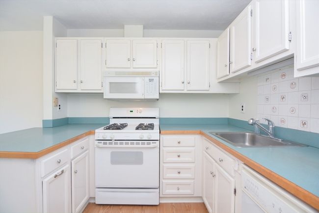 UNIT-4 - 8 Concord Greene, Condo with 2 bedrooms, 2 bathrooms and 1 parking in Concord MA | Image 19