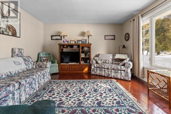 392158 Grey Rd 109, House other with 3 bedrooms, 1 bathrooms and 7 parking in Holstein ON | Image 9