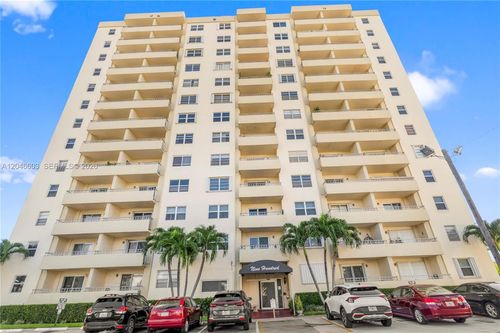 505-900 Ne 18th Ave, Fort Lauderdale, FL, 33304-3063 | Card Image