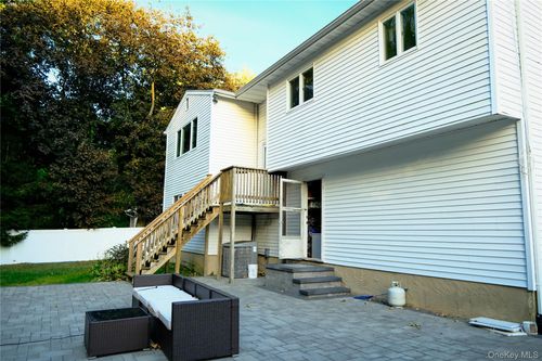 23 Bowman Ln, Kings Park, NY, 11754-2008 | Card Image