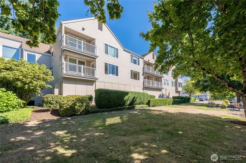104-4152 Providence Point Dr Se, Issaquah, WA, 98029-7224 | Card Image