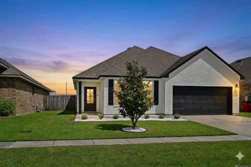 7516 Cherrybark Oak Dr, Gonzales, LA, 70737-8203 | Card Image