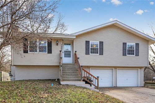 1501 Se 19th St, Oak Grove, MO, 64075-9424 | Card Image