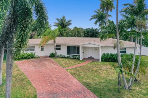 2106 Ne 16th Ave, Wilton Manors, FL, 33305-2402 | Card Image