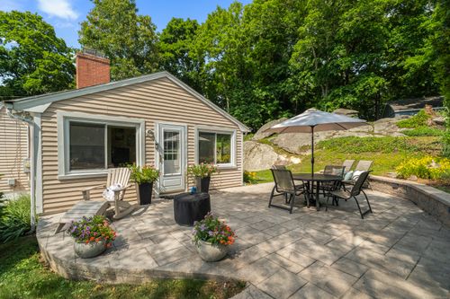 79 Fall Rd, Guilford, CT, 06437-1772 | Card Image