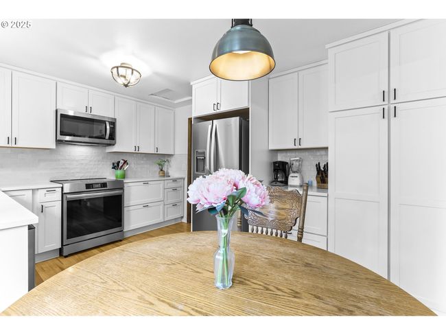 767 Sw 8 Th St, House other with 4 bedrooms, 4 bathrooms and 2 parking in Gresham OR | Image 9