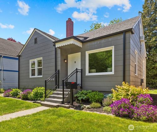 8111 10th Avenue S, Seattle, WA, 98108 | Card Image