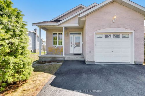 6658 Benoit Street, Orleans - Convent Glen and Area, ON, K1C1J6 | Card Image