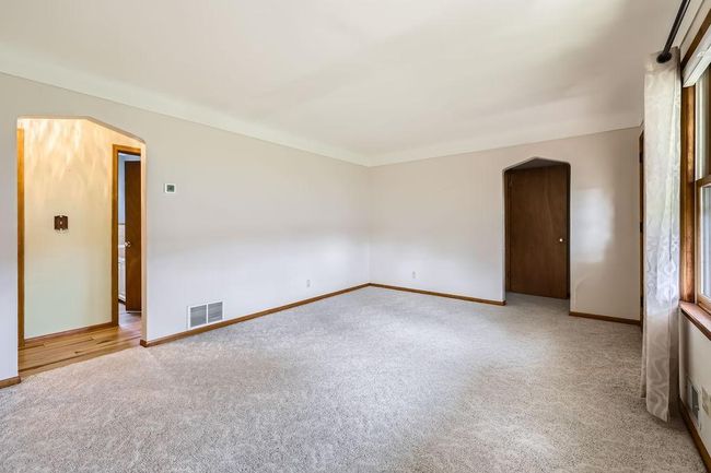 2454 Long Lake Road - MLS Sized - 006 - 05 Living Room.jpg | Image 6