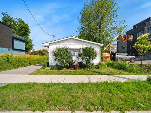 122 Elgin St, Orillia, ON, L3V1S7 | Card Image