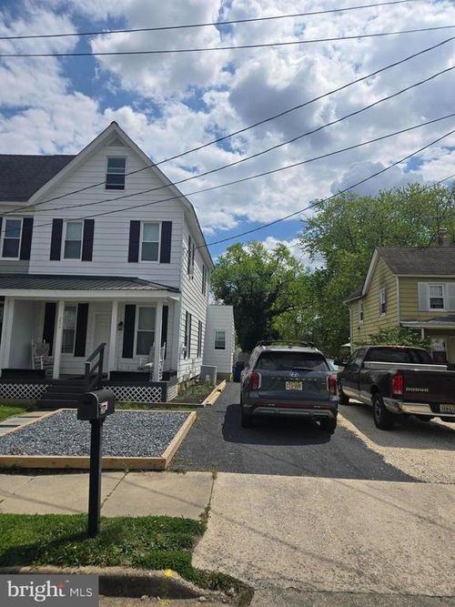 206 Broad St, ELMER, NJ, 08318-2204 | Card Image