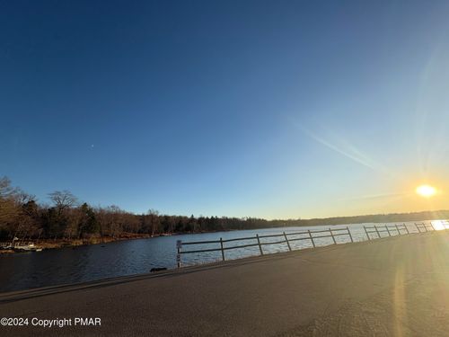 23 Hemlock Ln, Gouldsboro, PA, 18424-9045 | Card Image