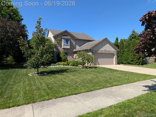 16883 Kenneth Dr, Macomb, MI, 48044-2033 | Card Image