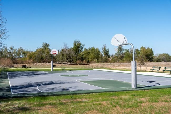 Community basketball court | Image 13