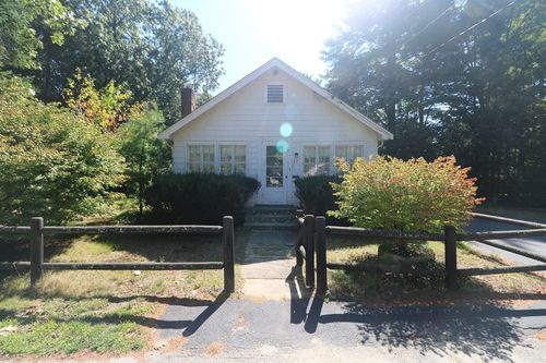 27 Henry St, Sharon, MA, 02067-1714 | Card Image