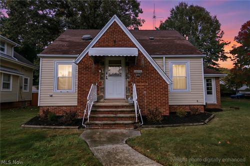 19251 Naumann Avenue, Euclid, OH, 44119 | Card Image
