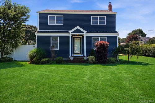 382 Johnson Ave, Bohemia, NY, 11716-3972 | Card Image