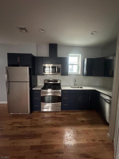 81 Tremont Ave, Newark, NJ, 07106-1229 | Card Image
