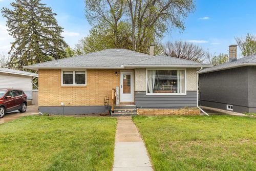 549 2 St Nw, Medicine Hat, AB, T1A6K2 | Card Image