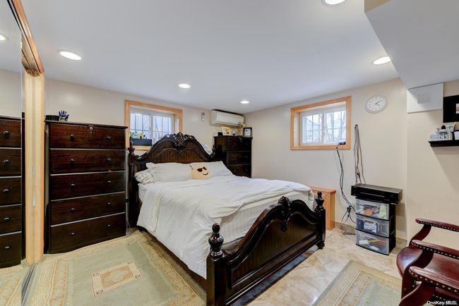 69-33 170 Th St, House other with 5 bedrooms, 3 bathrooms and null parking in Fresh Meadows NY | Image 10