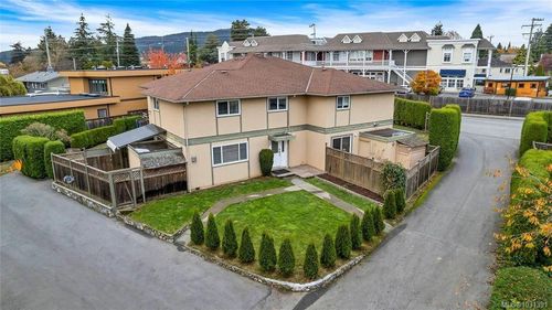 4-1945 Lisnoe Ave, Central Saanich, BC, V8M1T2 | Card Image