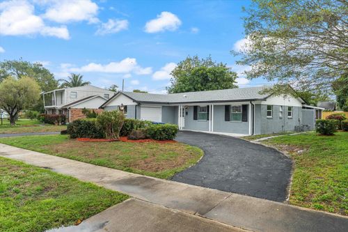 914 Orange Dr, Lake Park, FL, 33403-2020 | Card Image