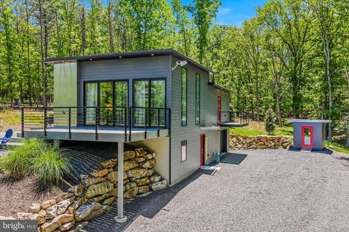 80 Holly Hill Ln, BERKELEY SPRINGS, WV, 25411-5872 | Card Image
